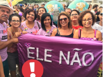 Bancárias se unem a mais de 20 mil pessoas em ato das mulheres contra o fascismo