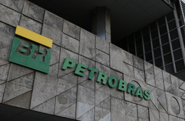 Petrobras reduz preço da gasolina em 5,2% a partir desta terça