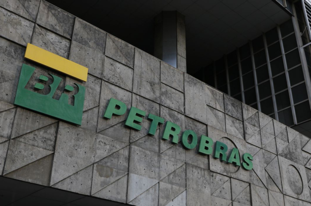 Petrobras reduz preço da gasolina em 5,2% a partir desta terça