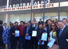 CUT participa de protesto em defesa da Justiça do Trabalho no Recife