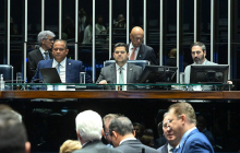 Veja como votou cada senador no projeto que reduz a pena de Bolsonaro e golpistas