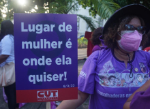 Dia da mulher: ato e caminhada no Recife pedem o fim da violência e abaixo Bolsonaro