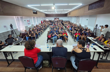 Assembleia rejeita proposta da Caixa e decide pela continuidade da greve em Pernambu