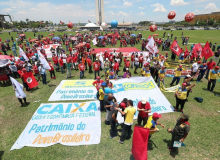 Ato da CUT em Brasília protesta contra política de Paulo Guedes e Bolsonaro