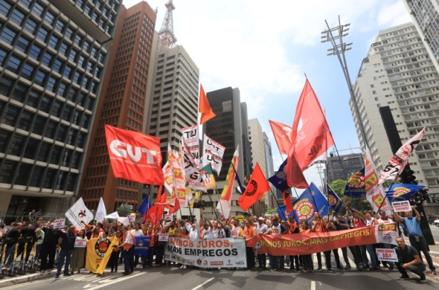 Trabalhadores denunciam: BC atua como inimigo do país com a prática de juros altos